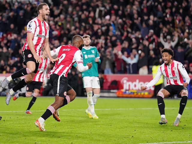 Liverpool’s Title Hopes Stumble as Brentford Secure Thrilling 3-2 Victory